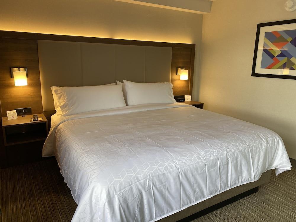 Express & Chatsworth By Ihg Hotel Los Ángeles