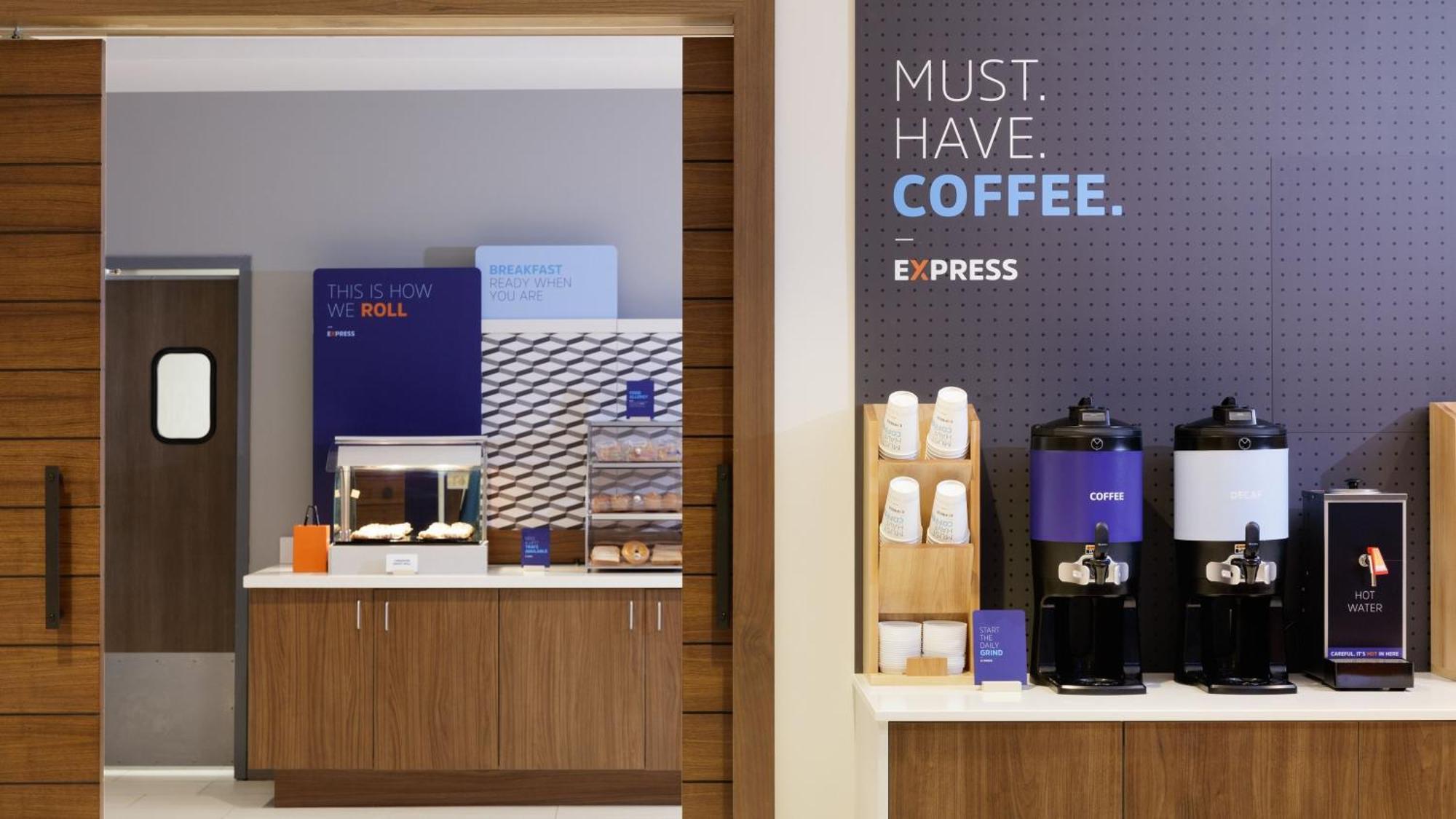 Hotel Express & Chatsworth By Ihg Los Ángeles