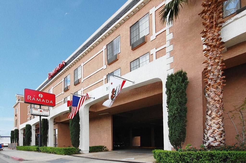 Express & Chatsworth By Ihg 2*