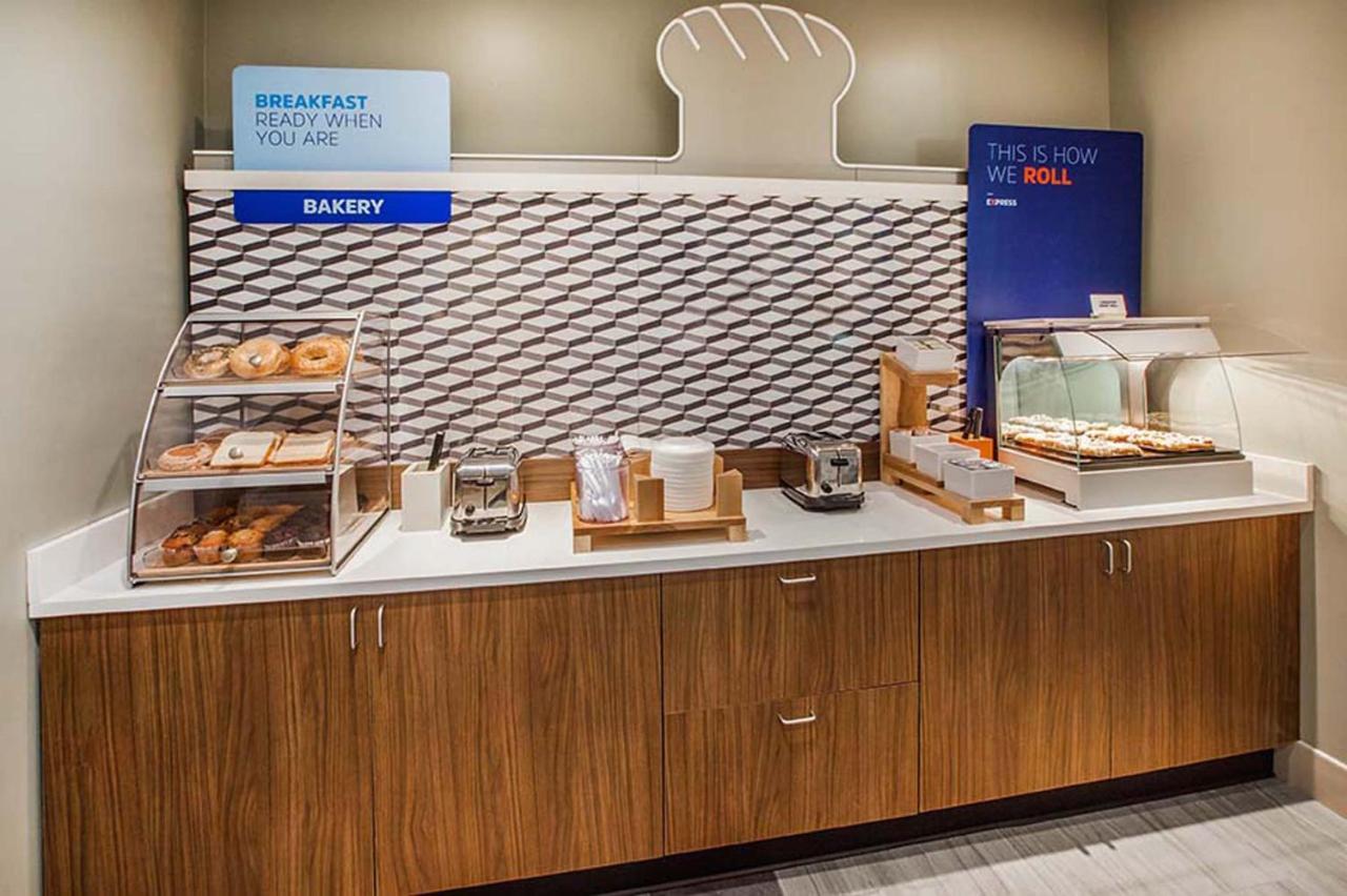 Express & Chatsworth By Ihg Los Ángeles
