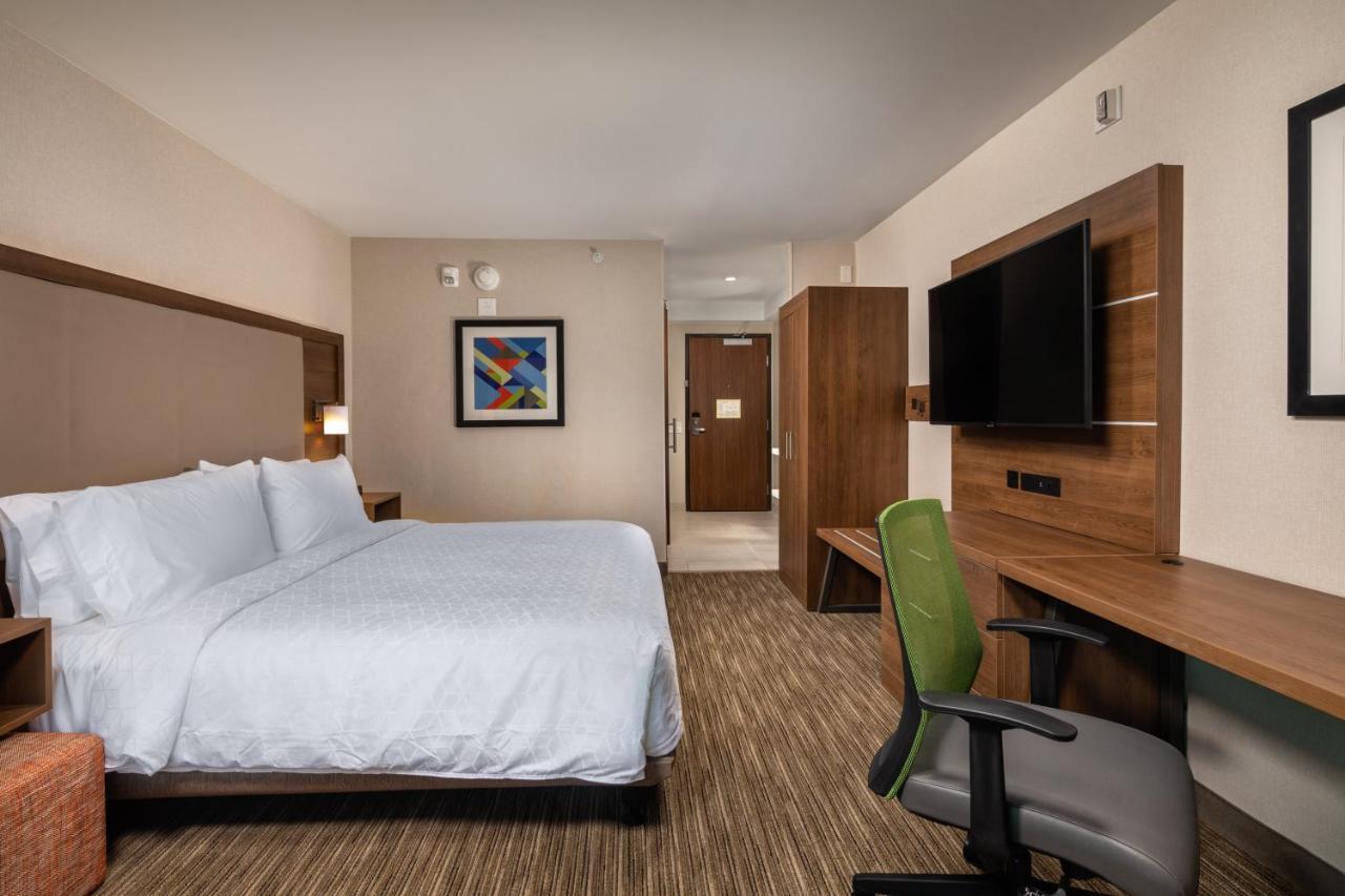 Express & Chatsworth By Ihg 2*