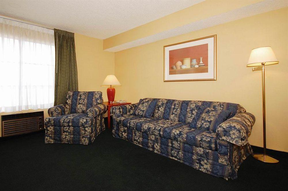 Express & Chatsworth By Ihg Hotel Los Ángeles