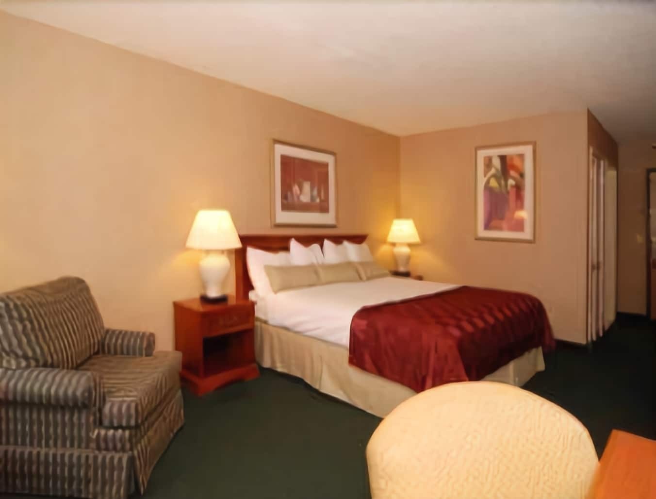 Express & Chatsworth By Ihg Hotel 2*