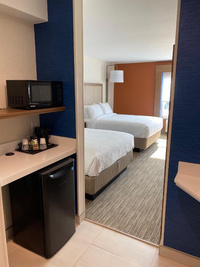 Express & Chatsworth By Ihg Hotel 2*